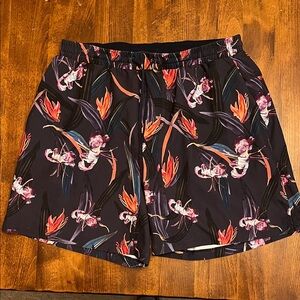Lululemon Pool Shorts, 7” inseam, Sz M